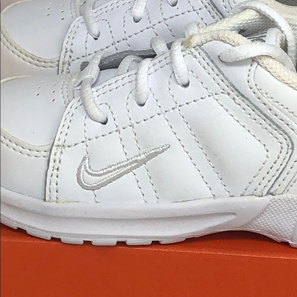 Nike Little VXT III TD White Athletic Shoes - Picture 2 of 7